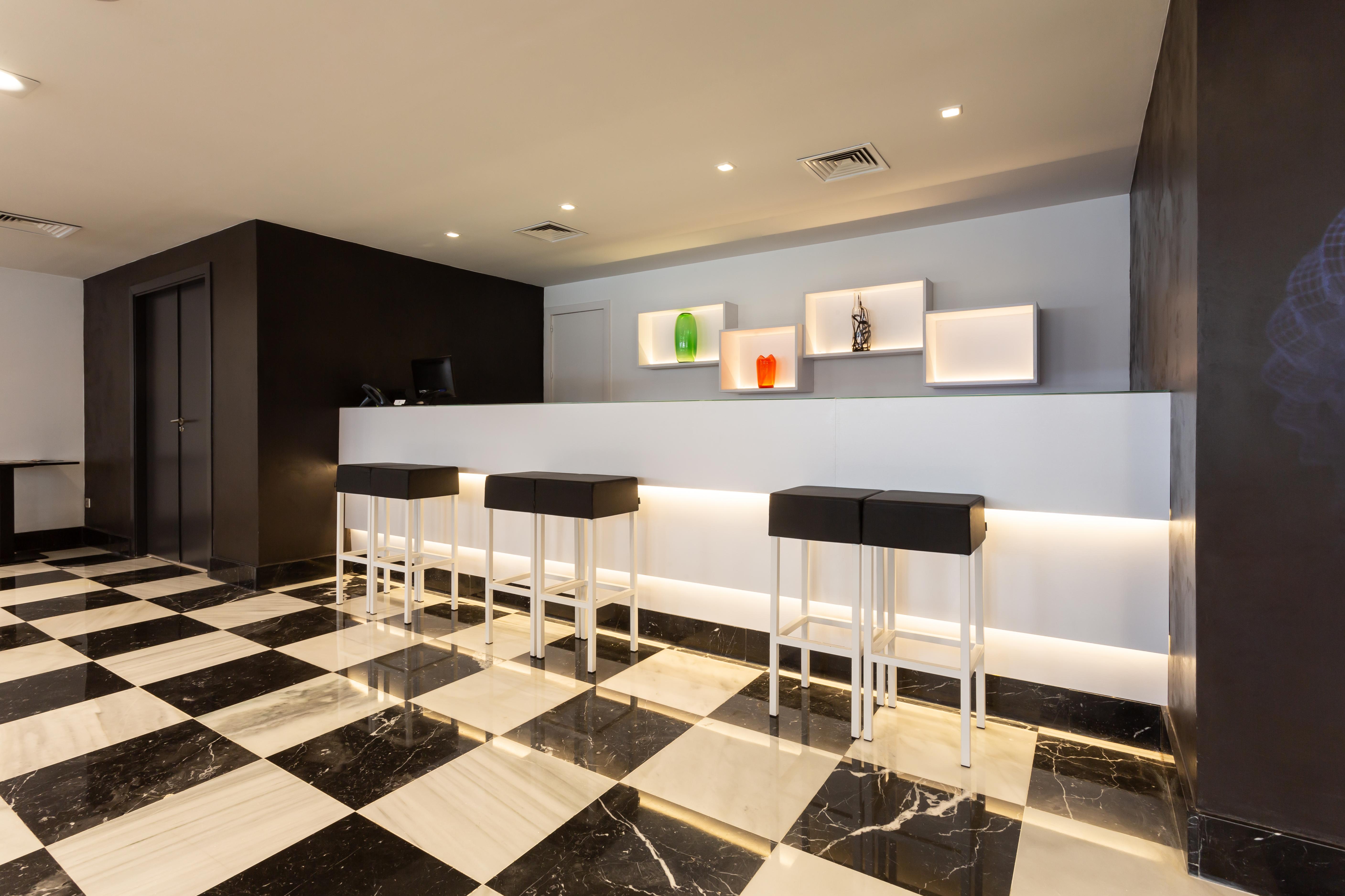 Monte Carmelo Hotell Sevilla Exteriör bild